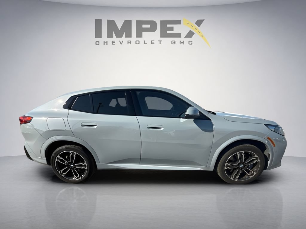 Used 2025 BMW X2 xDrive28i AWD/4WD image 6