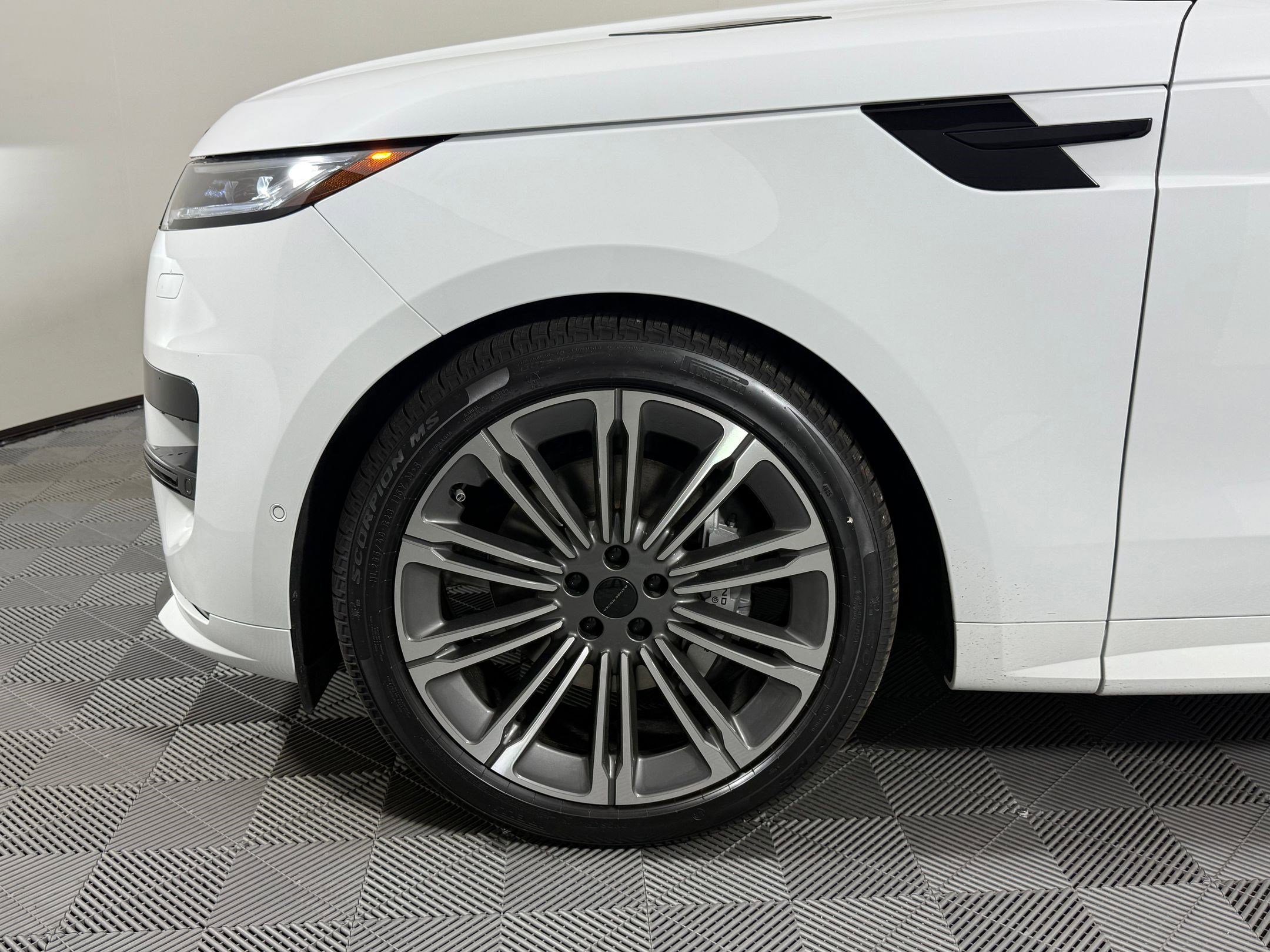 New 2026 Land Rover Range Rover Sport Dynamic SE AWD/4WD image 10