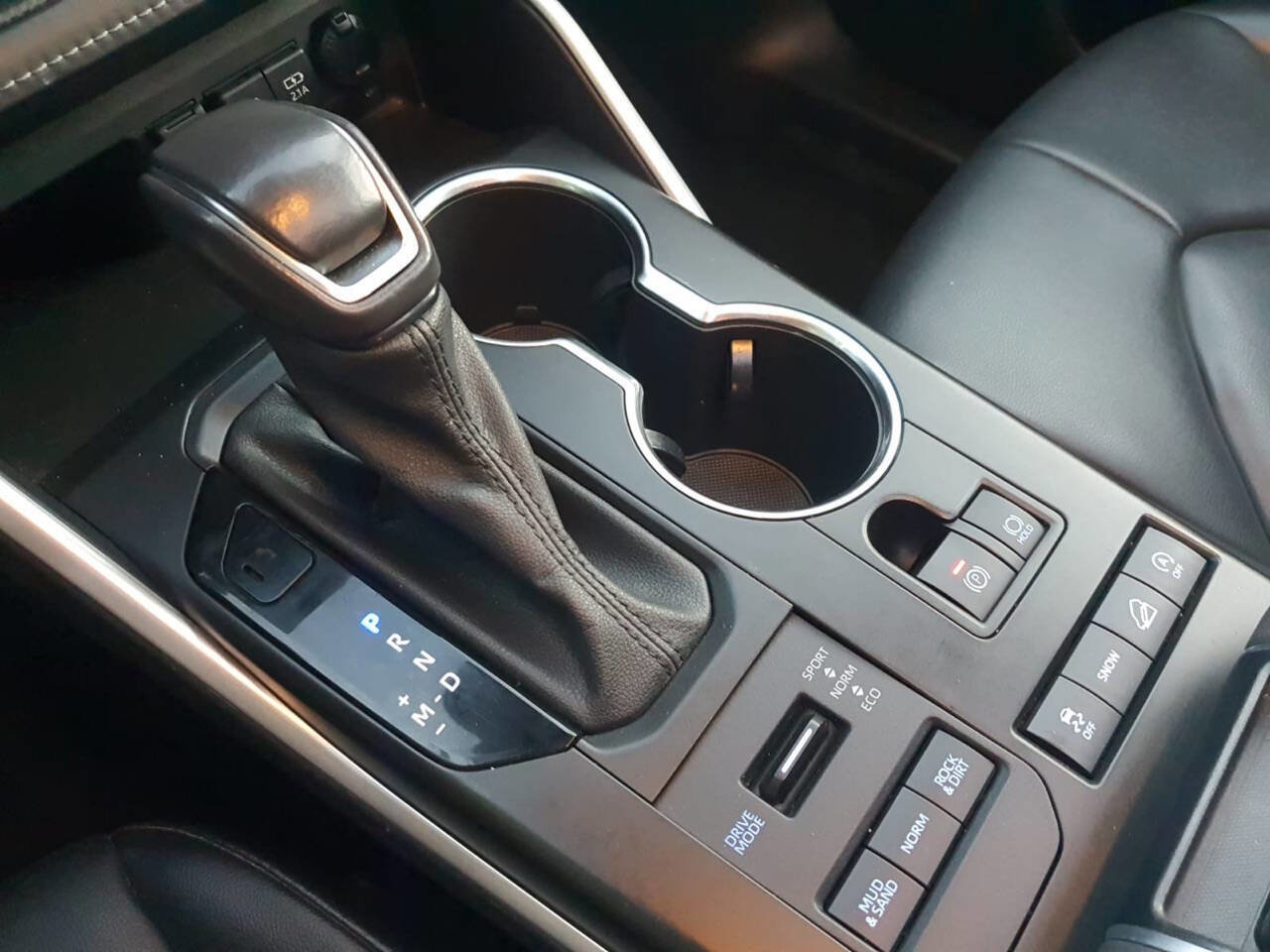Used 2021 Toyota Highlander XLE image 34