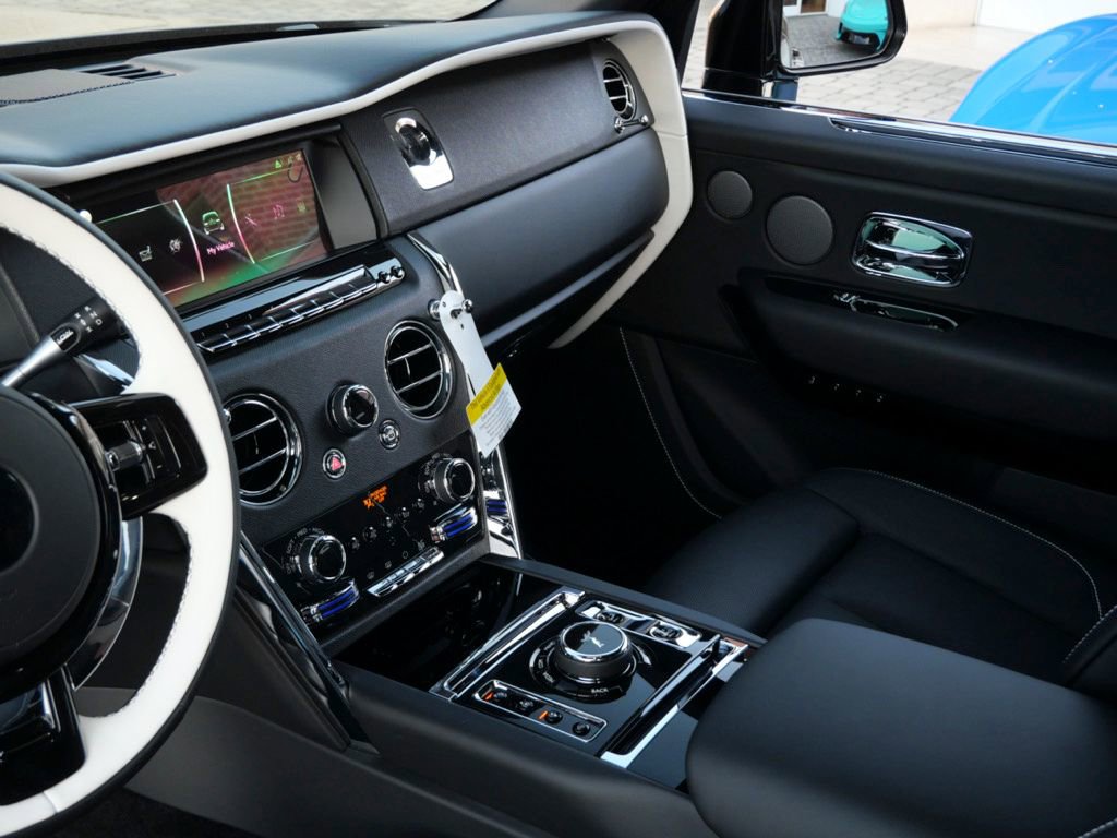 Certified 2023 Rolls-Royce Cullinan AWD/4WD image 24