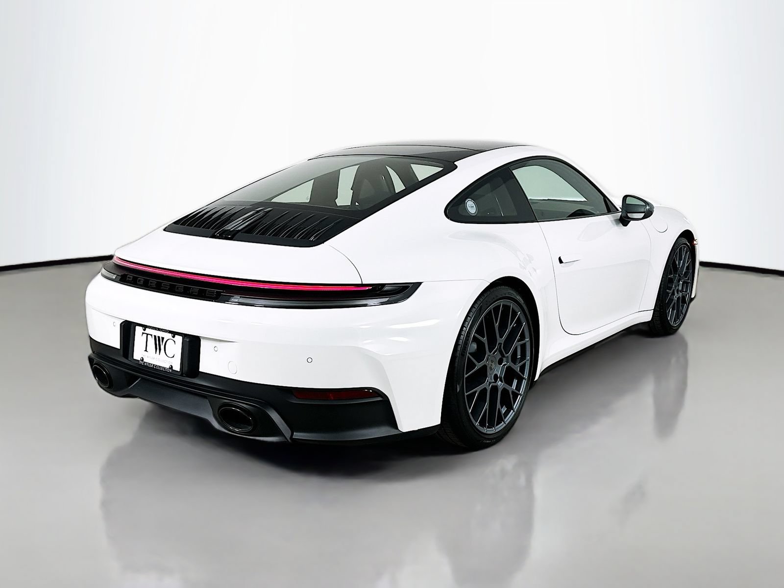 Used 2025 Porsche 911 Carrera T RWD image 5