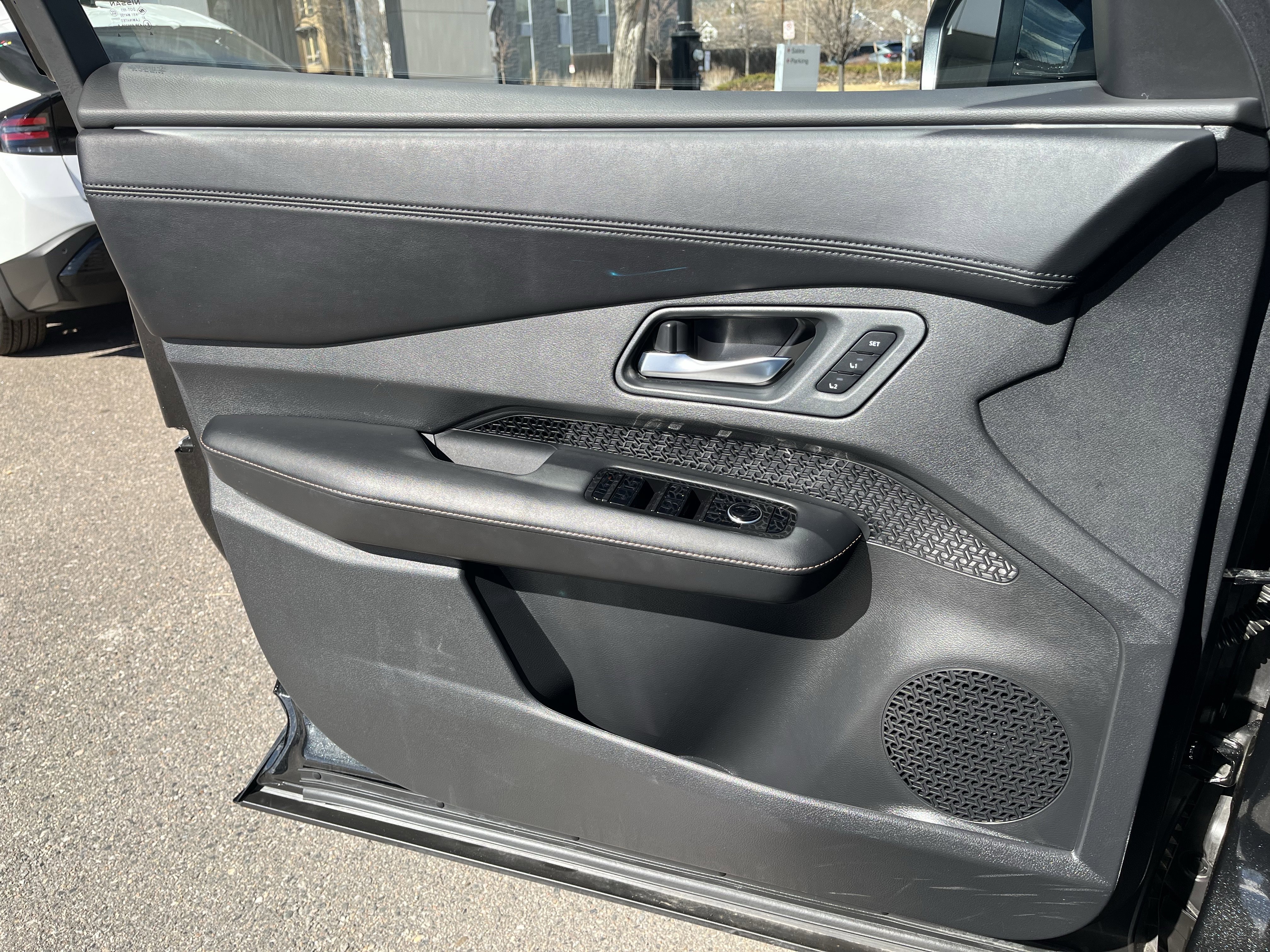 Certified 2025 Nissan Ariya AWD image 17