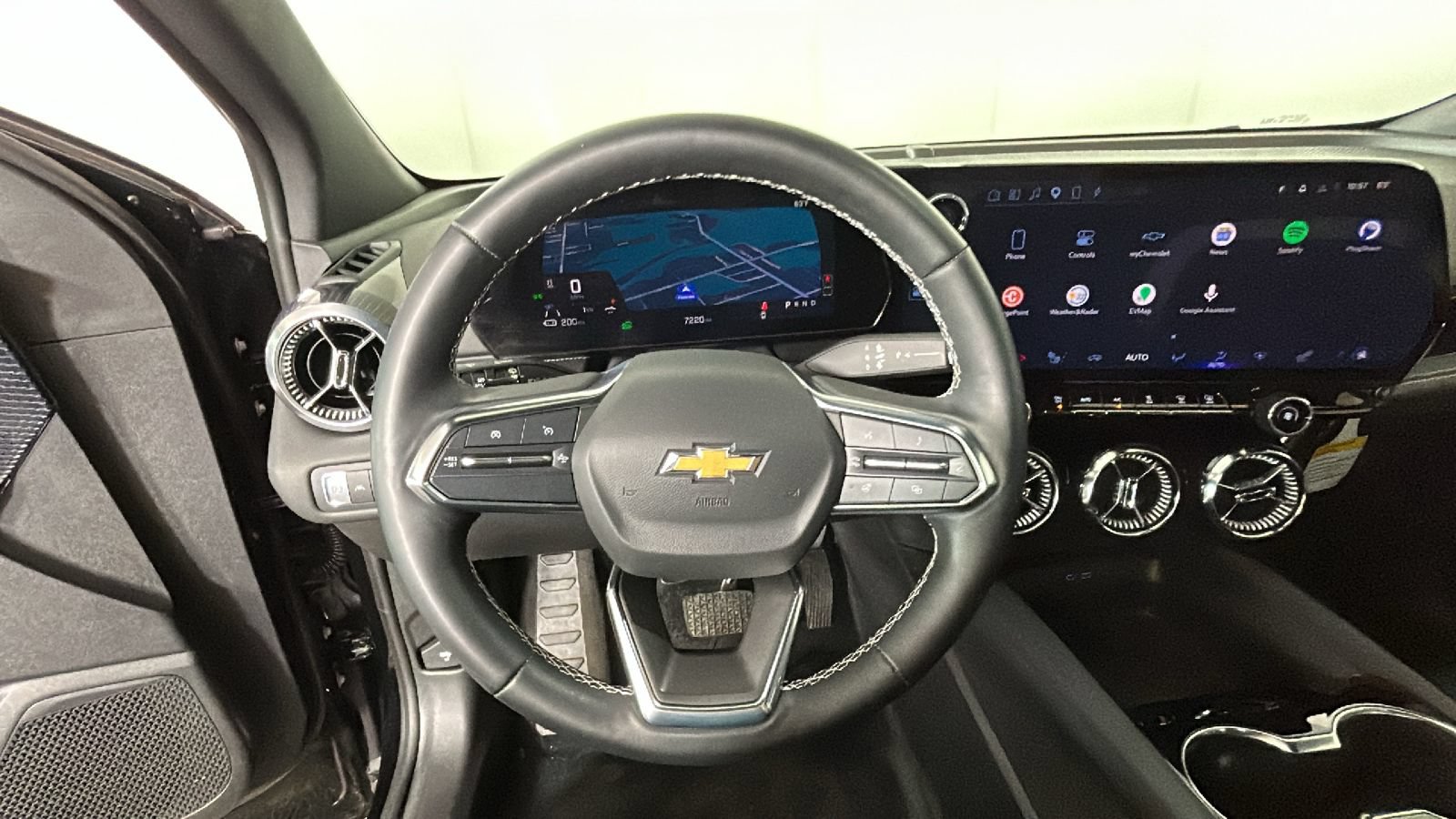 Used 2024 Chevrolet Blazer EV LT AWD/4WD image 18