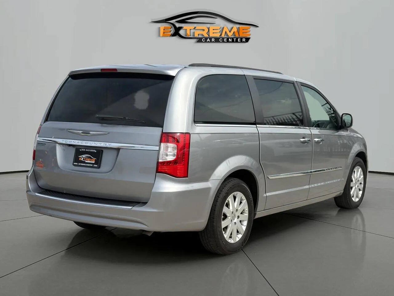 Used 2016 Chrysler Town & Country Touring w/ Driver Convenience Group FWD image 8