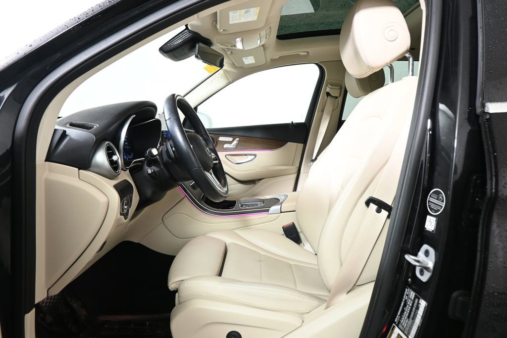 Used 2022 Mercedes-Benz GLC 300 4MATIC image 3