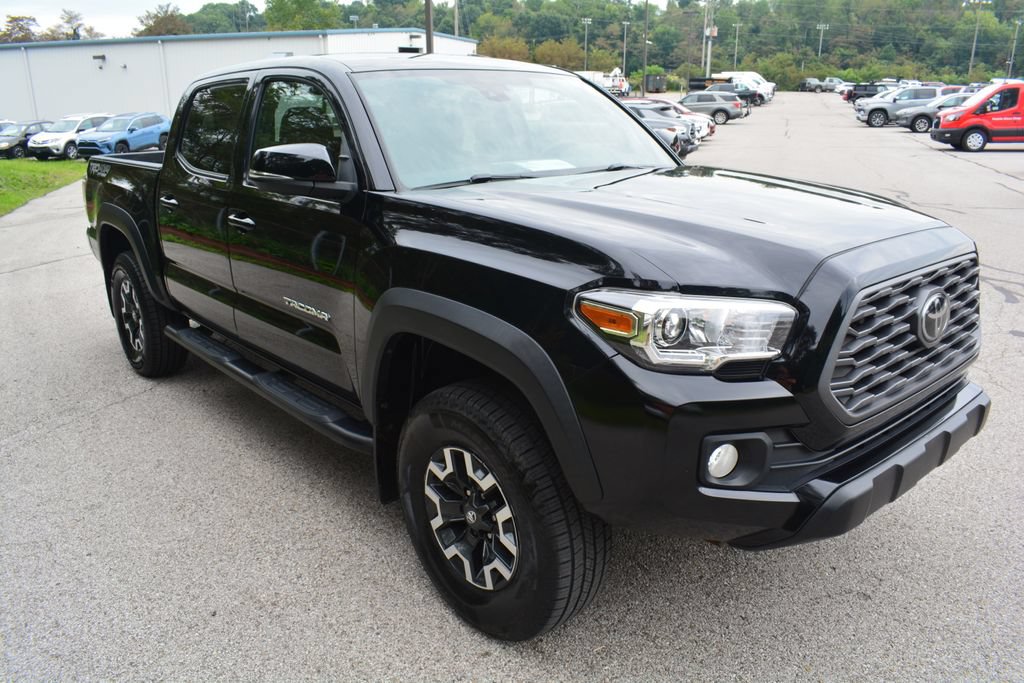 Used 2022 Toyota Tacoma TRD Off-Road AWD/4WD image 4