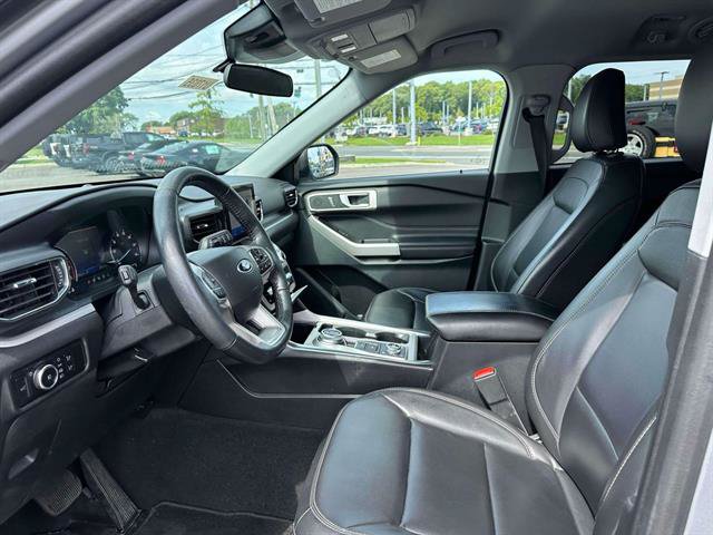 Used 2023 Ford Explorer XLT w/ Equipment Group 202A AWD/4WD image 34