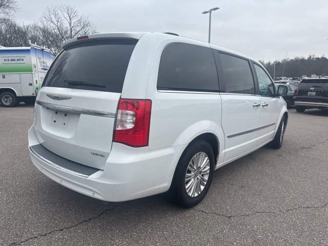 Used 2014 Chrysler Town & Country Limited image 4