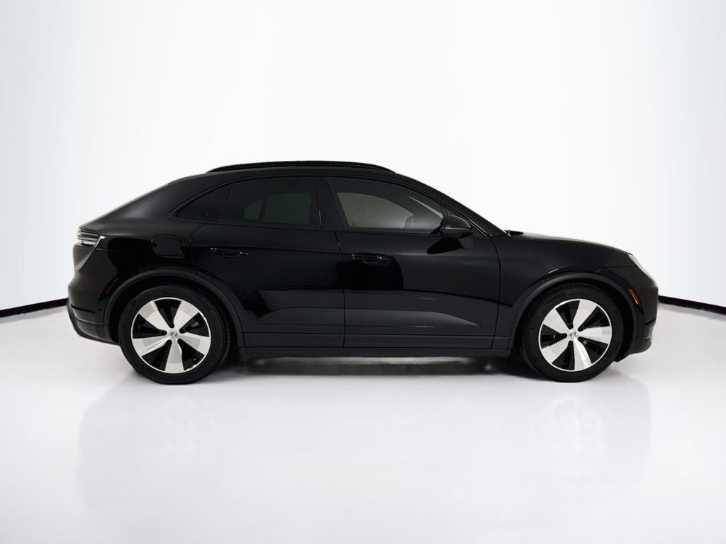 Certified 2025 Porsche Macan Electric RWD image 8