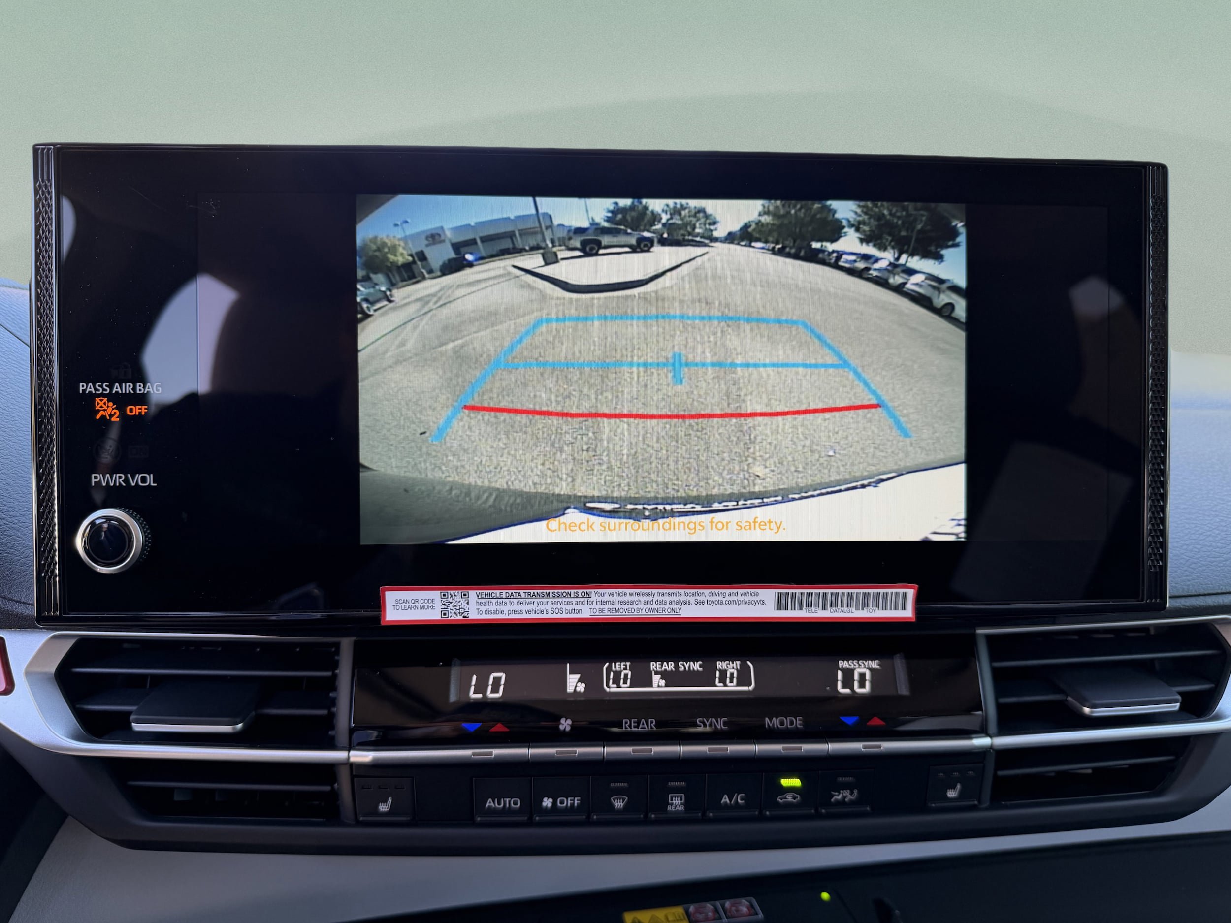 Certified 2025 Toyota Sienna XLE FWD image 8