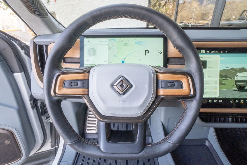 Used 2025 Rivian R1S Premium image 12