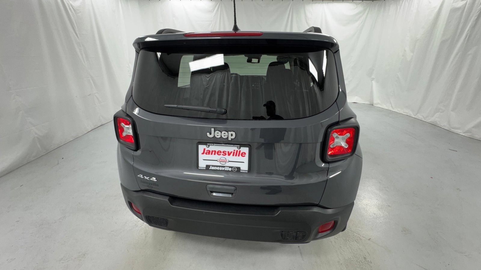 Used 2023 Jeep Renegade Latitude w/ Premium Group AWD/4WD image 4
