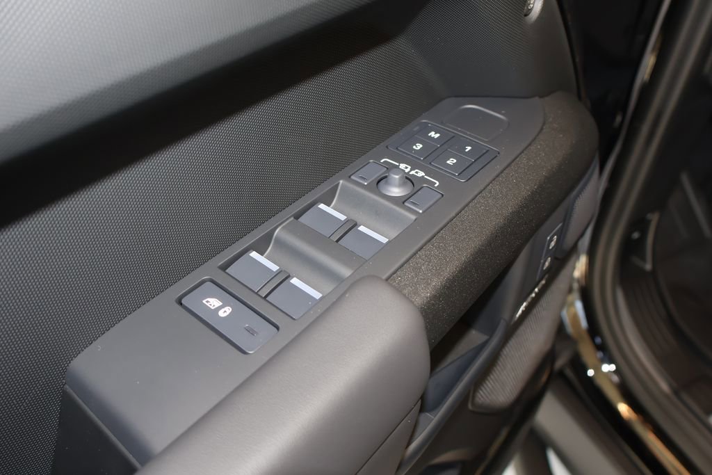 New 2026 Land Rover Defender 110 OCTA AWD/4WD image 7