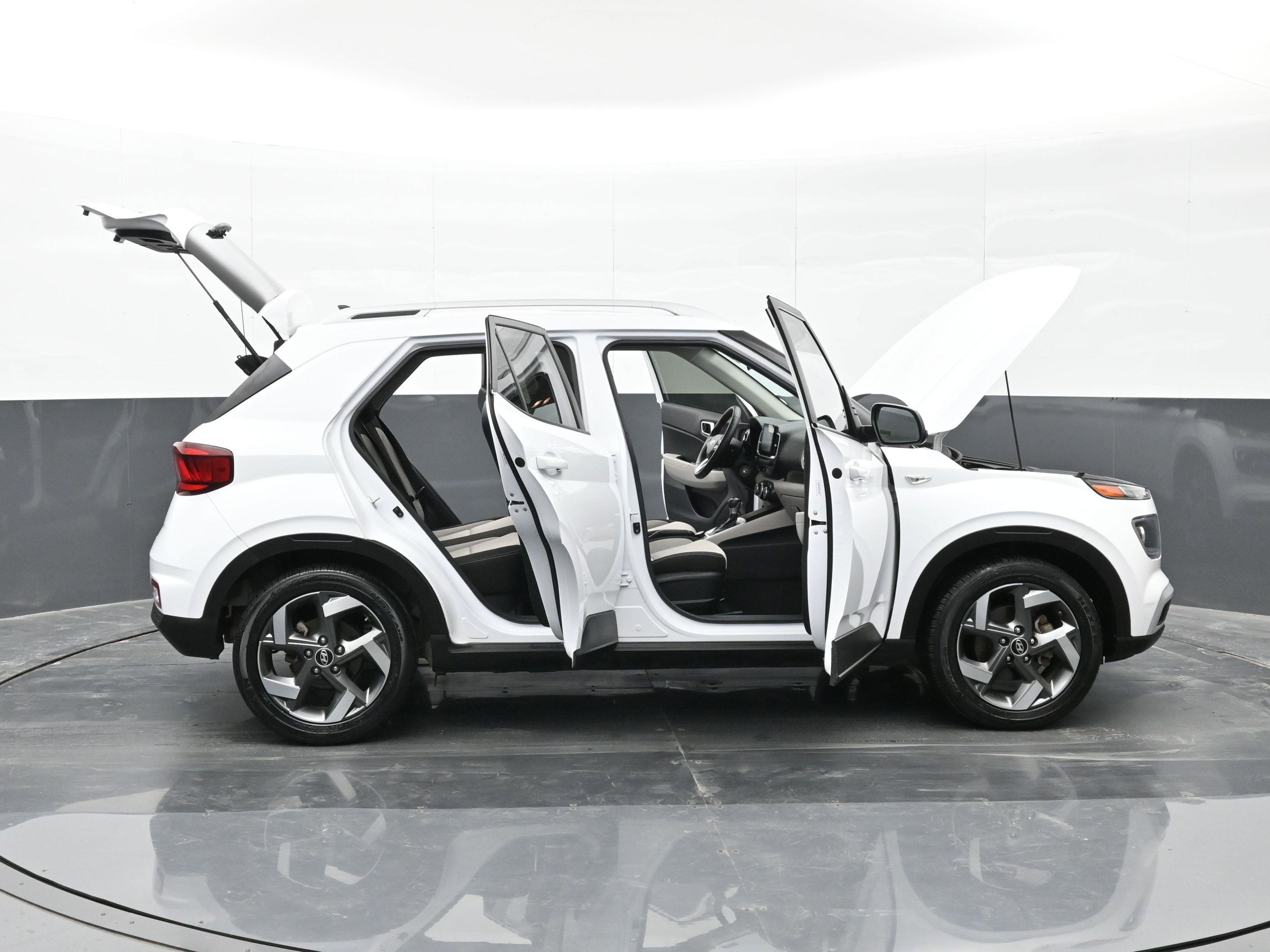 Certified 2022 Hyundai Venue SEL image 48