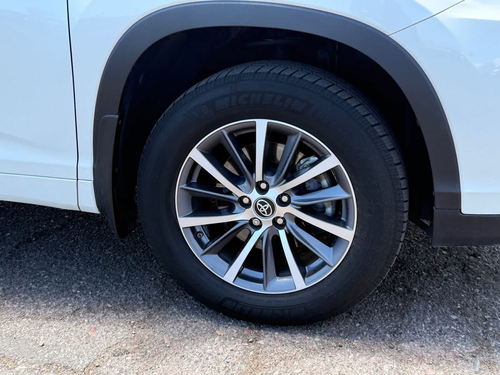 Used 2017 Toyota Highlander XLE AWD/4WD image 7