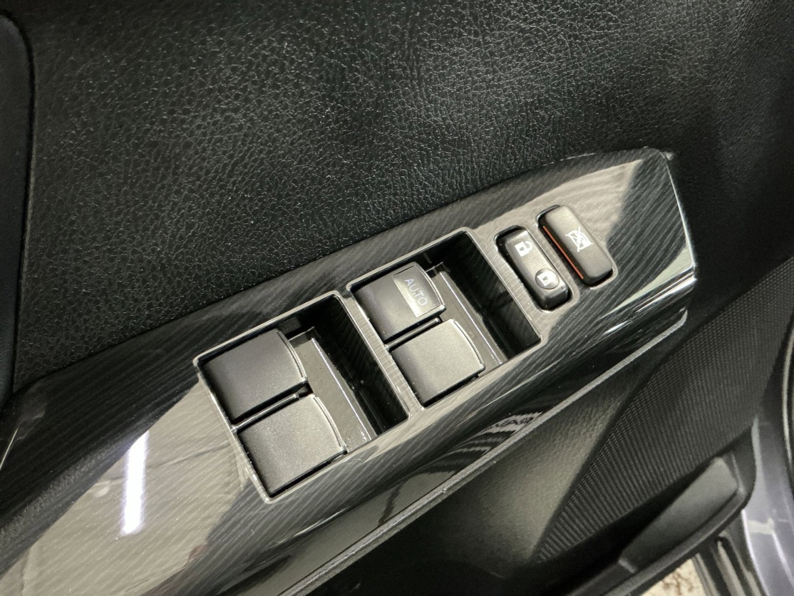 Used 2016 Toyota RAV4 SE image 23