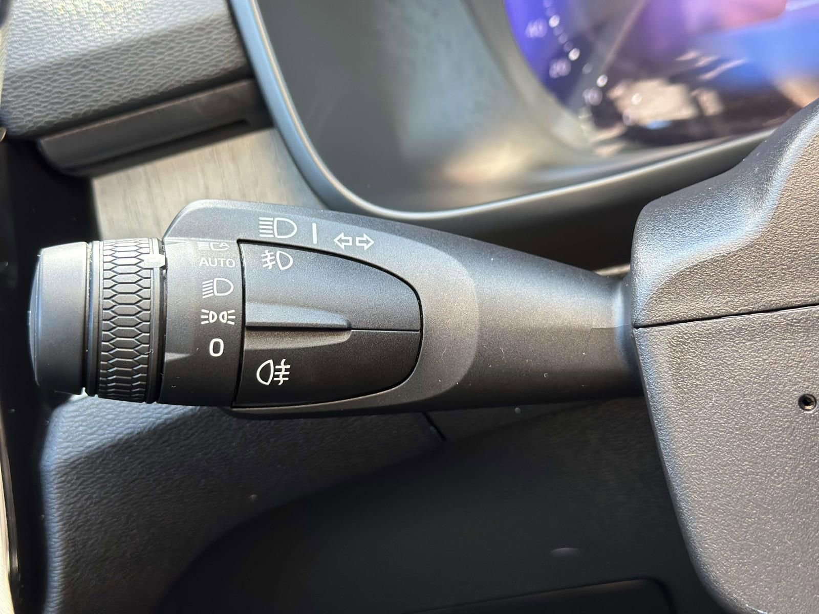 Used 2023 Volvo XC40 B5 Plus w/ Driver Assist Package image 16