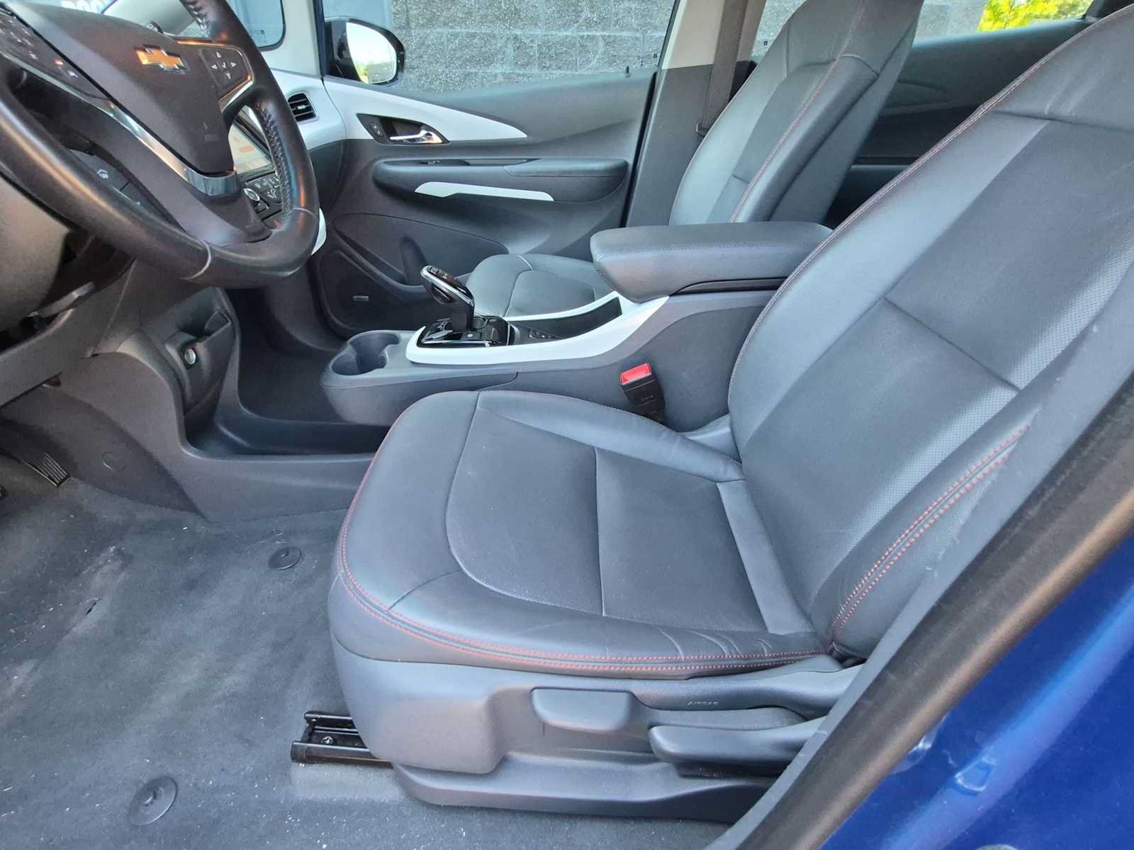 Used 2020 Chevrolet Bolt Premier w/ Infotainment Package FWD image 16