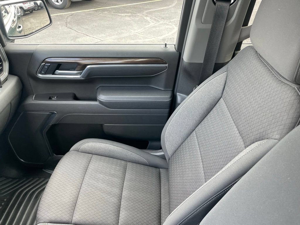 Used 2025 Chevrolet Silverado 1500 LT AWD/4WD image 17