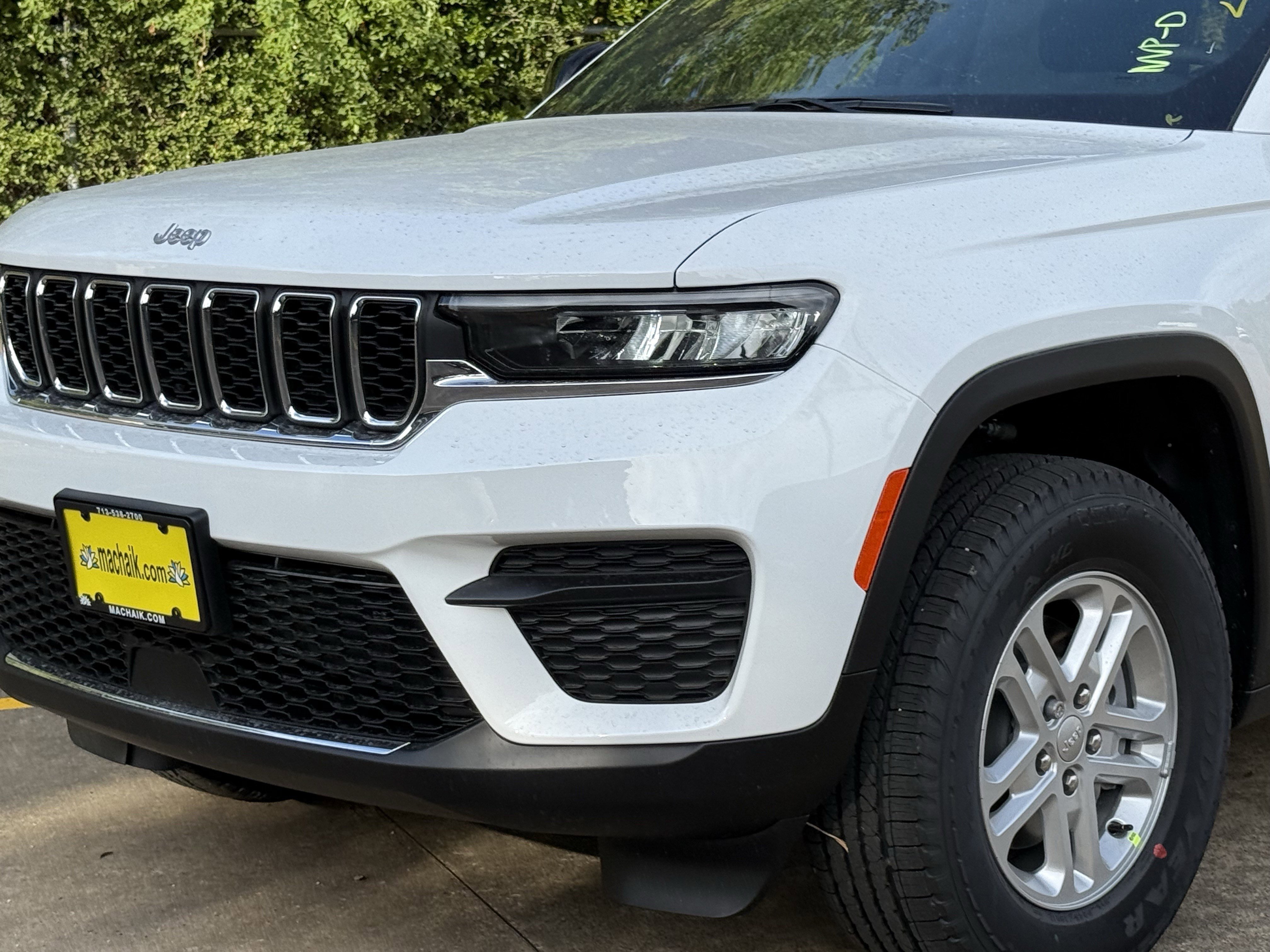 New 2025 Jeep Grand Cherokee Laredo image 8