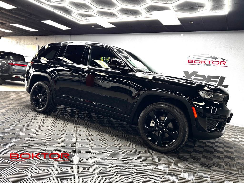 Used 2024 Jeep Grand Cherokee Altitude