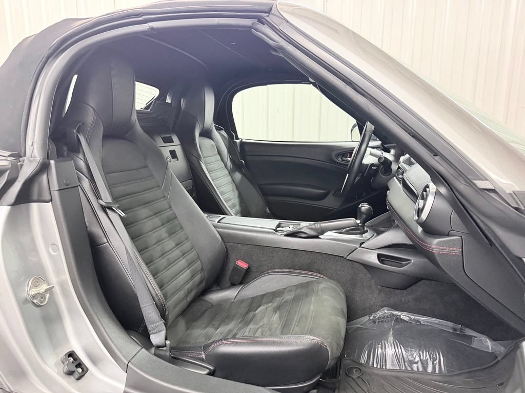 Used 2017 FIAT 124 Spider Abarth RWD image 31