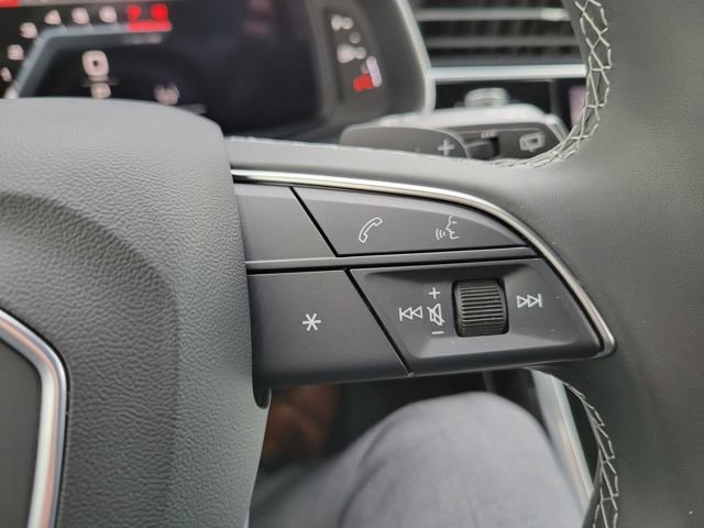 Used 2025 Audi Q8 Premium w/ Convenience Package image 32