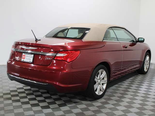 Used 2013 Chrysler 200 Touring FWD image 6