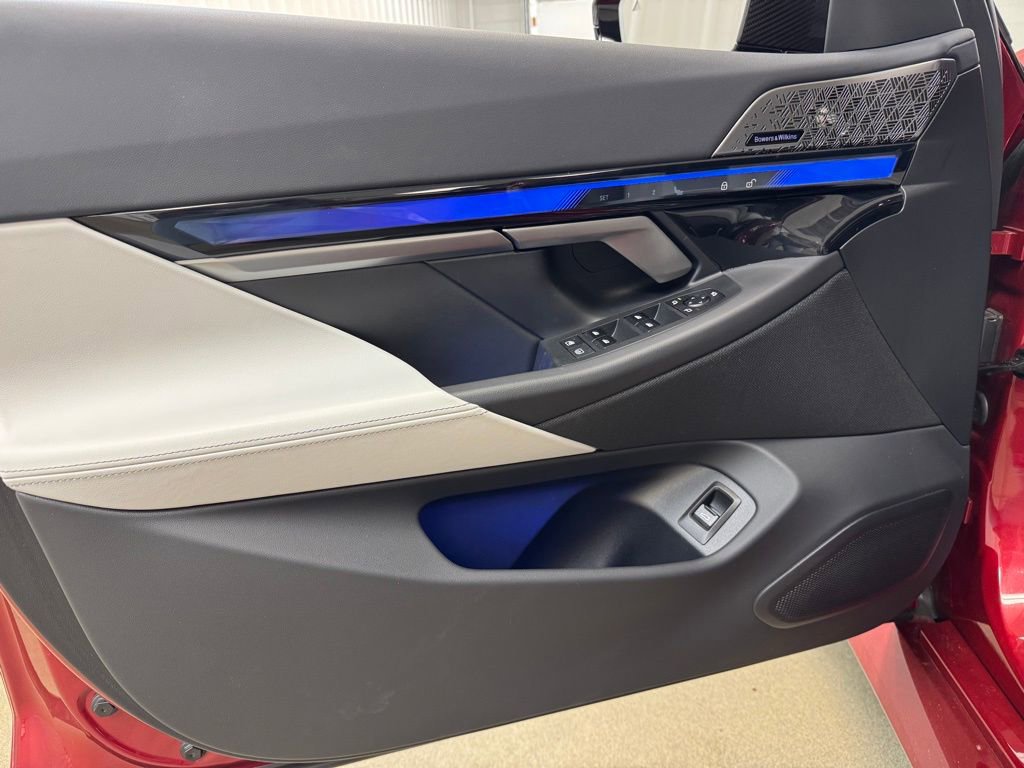 Used 2025 BMW M5 w/ Carbon Package image 8