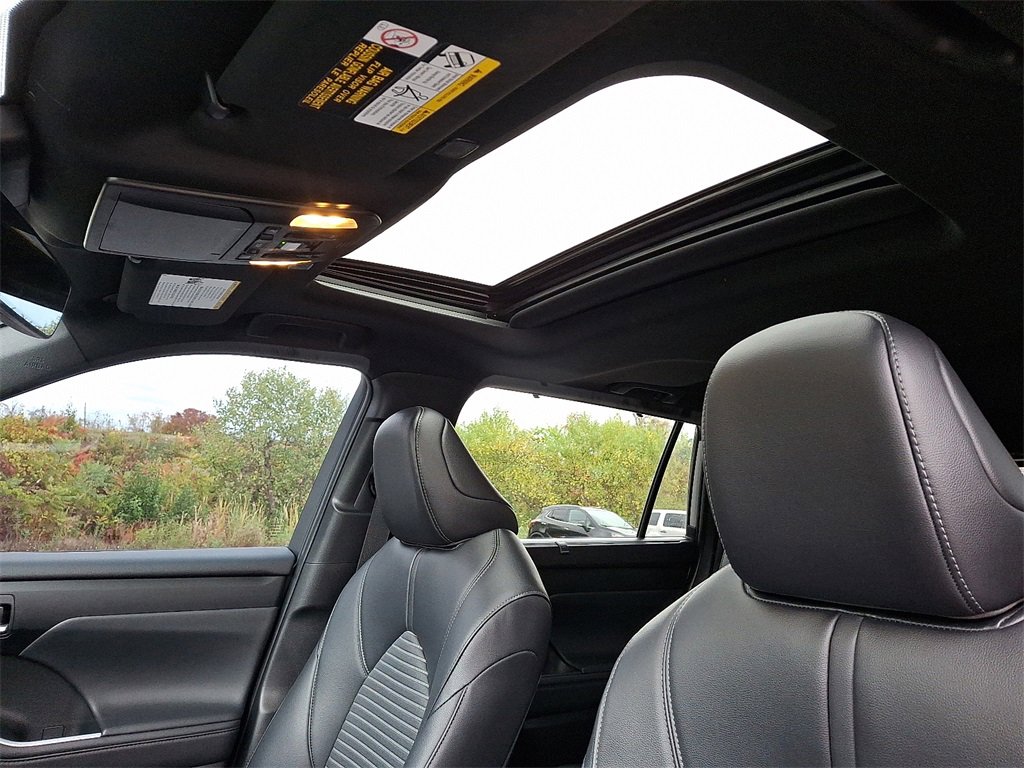 Used 2023 Toyota Highlander XSE image 16