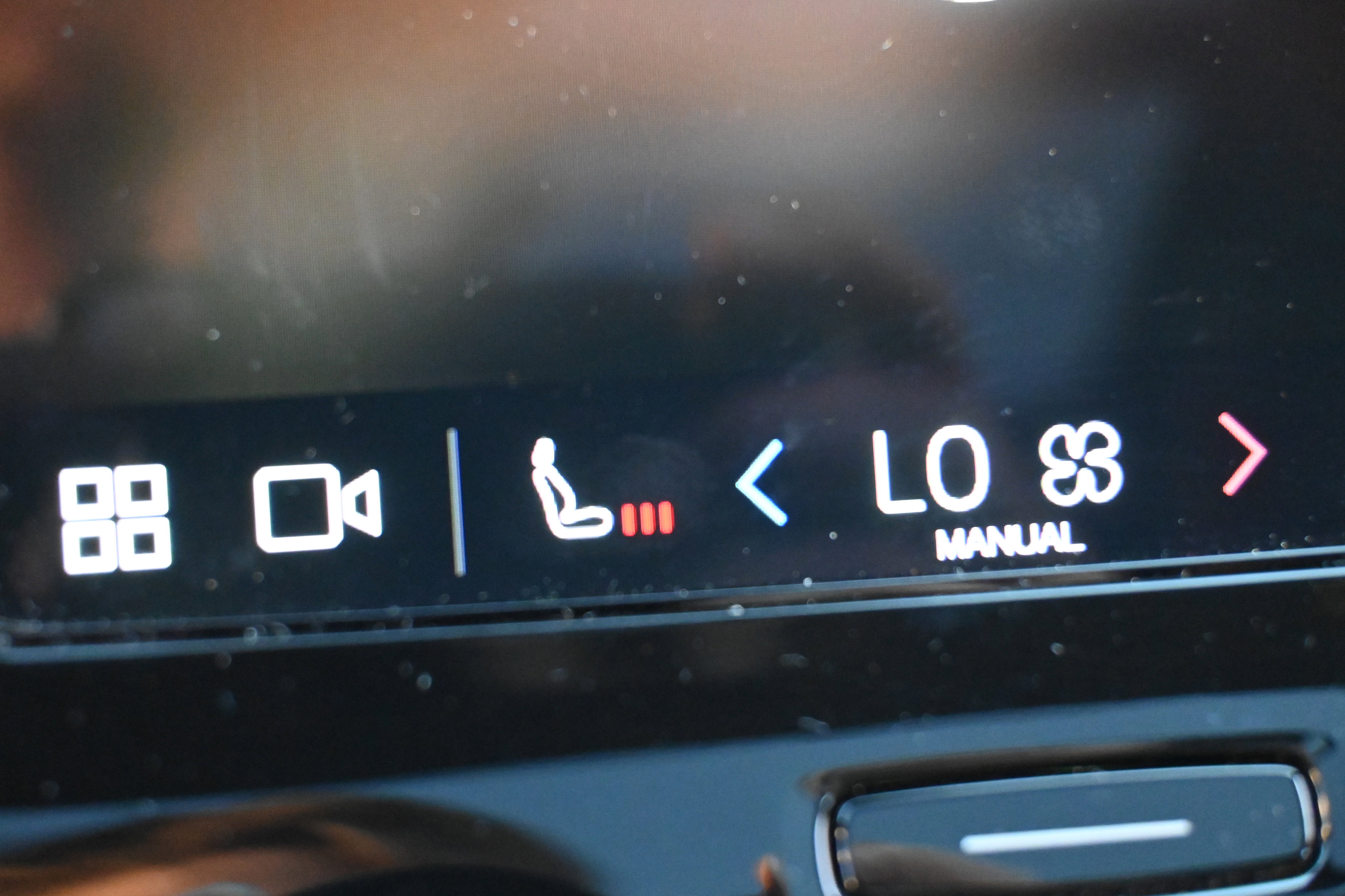 Used 2025 Volvo XC40 B5 Core image 32