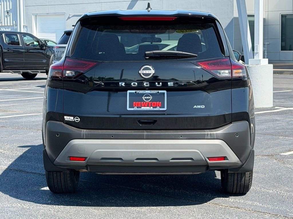 Used 2023 Nissan Rogue S AWD/4WD image 6