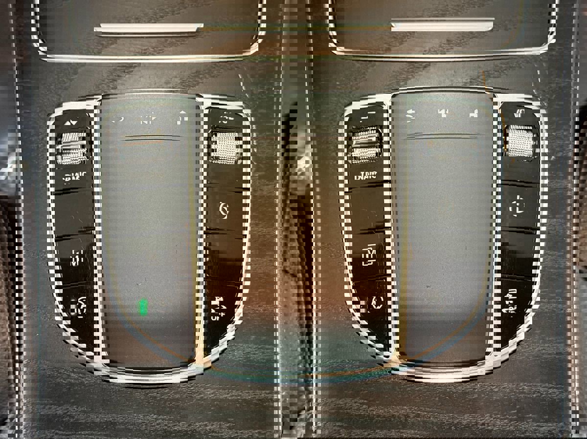 Used 2020 Mercedes-Benz GLC 300 4MATIC image 26