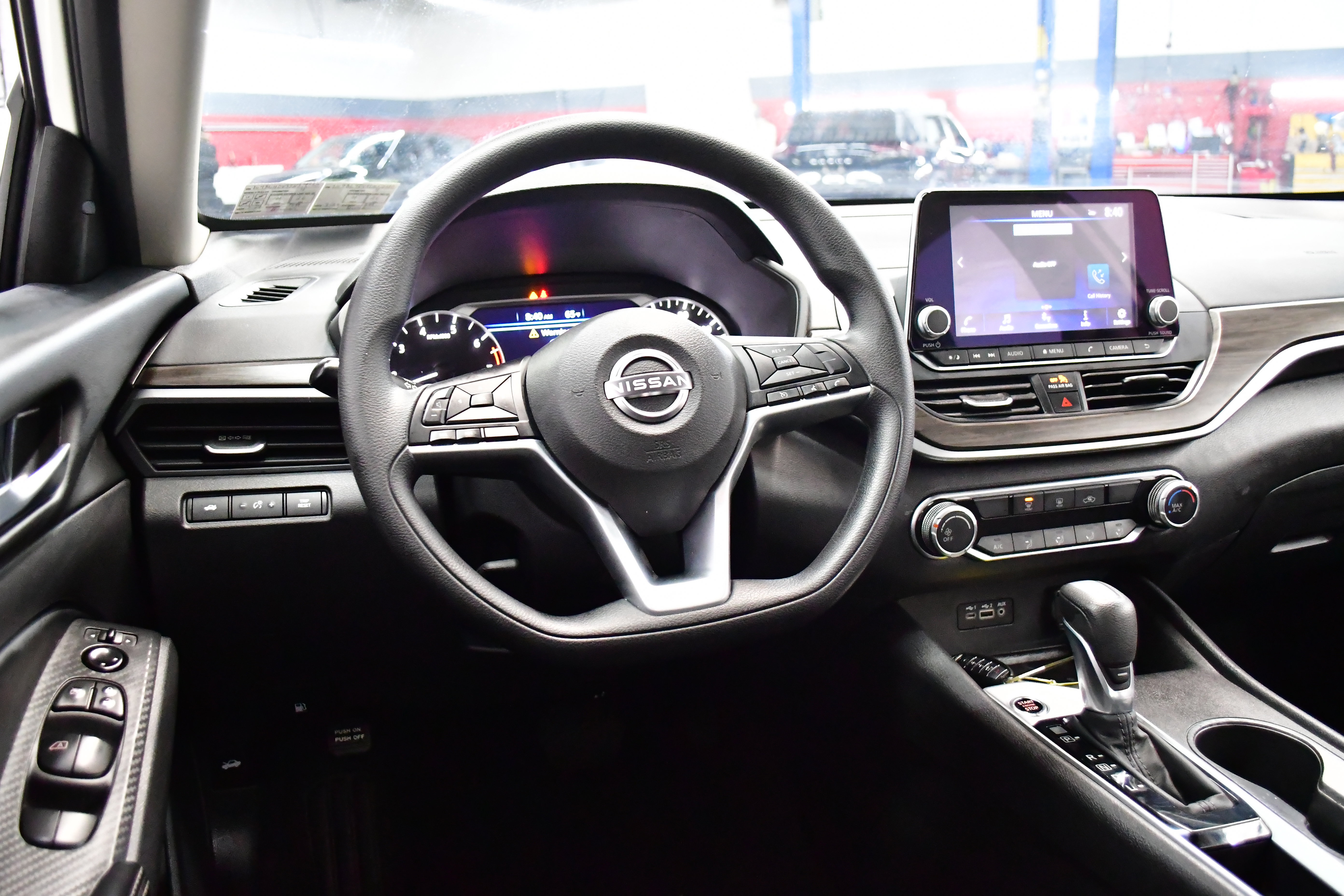 Used 2025 Nissan Altima 2.5 SV FWD image 8