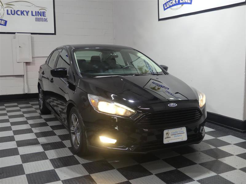 Used 2018 Ford Focus SE w/ SE Appearance Package image 5