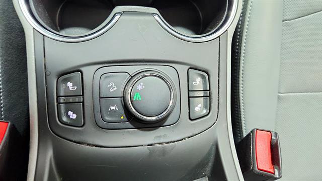 Used 2024 GMC Terrain SLT image 16