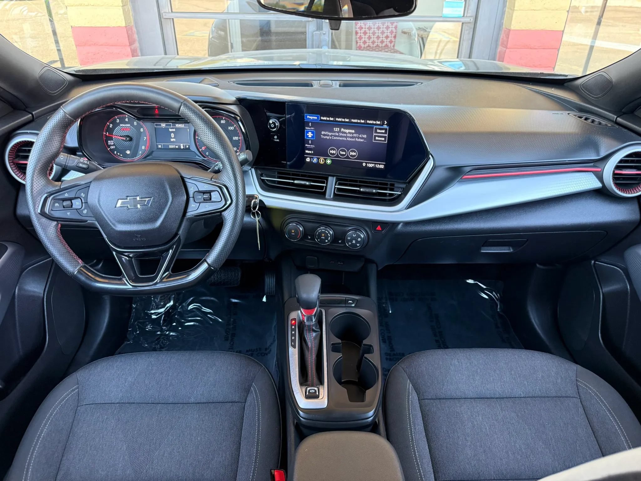 Used 2024 Chevrolet Trax RS FWD image 28