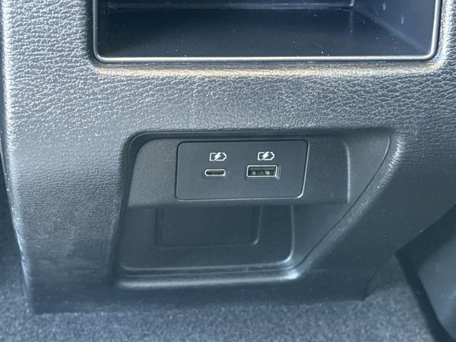 Used 2024 Mitsubishi Outlander SE image 11