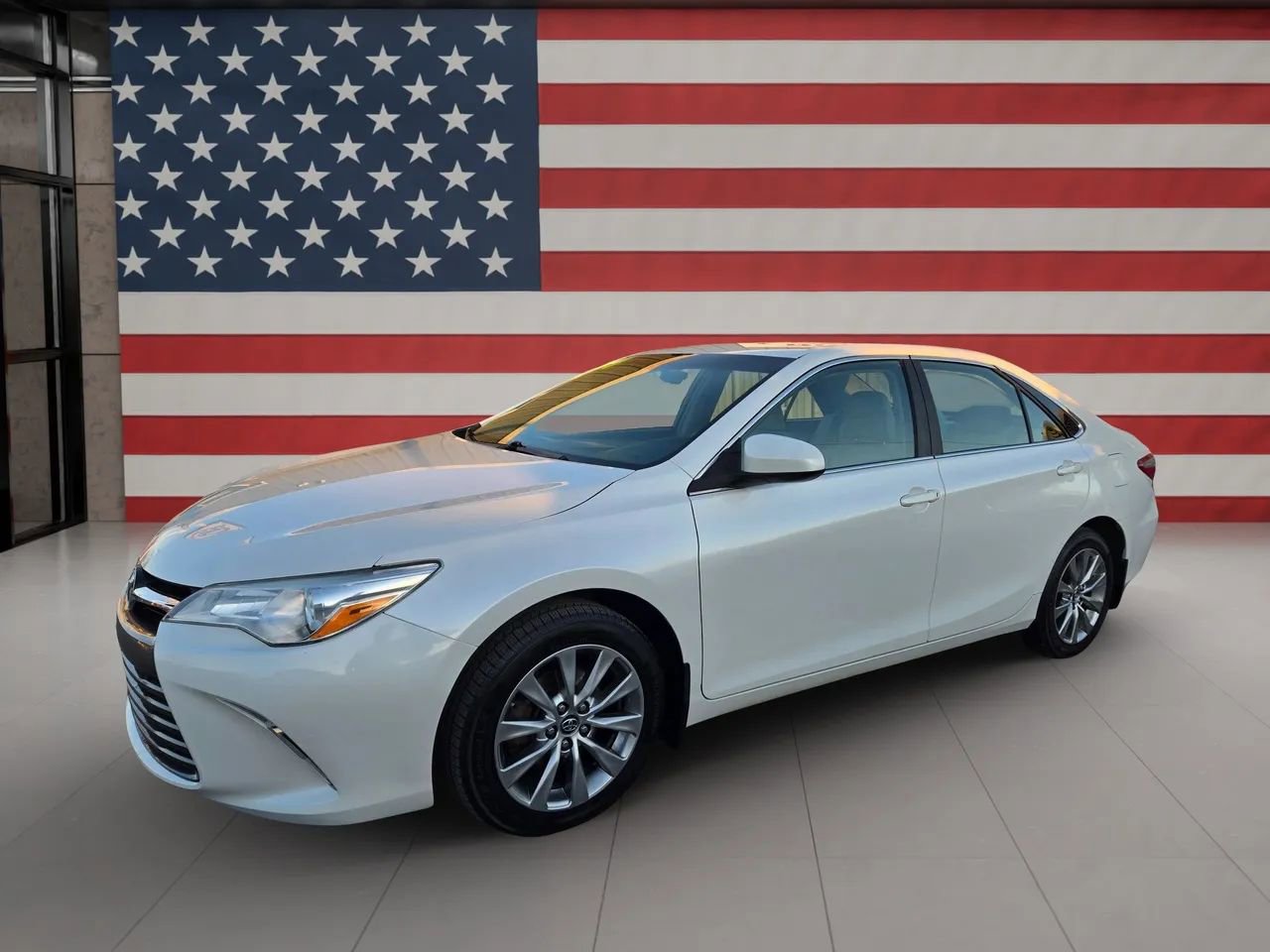 Used 2017 Toyota Camry XLE image 1