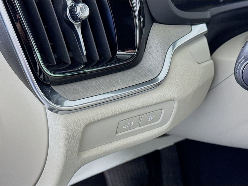 Used 2024 Volvo S60 T8 Ultimate w/ Climate Package image 10