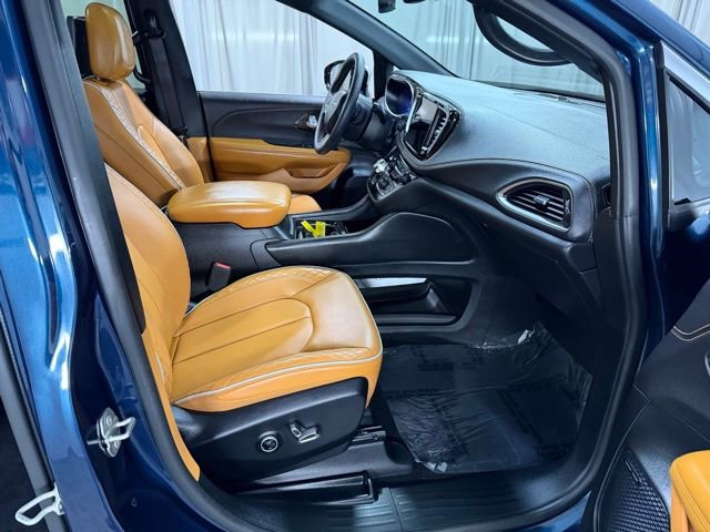 Used 2023 Chrysler Pacifica Pinnacle image 7