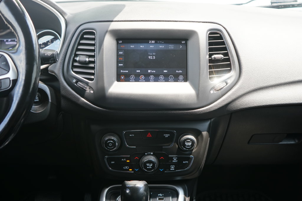 Used 2020 Jeep Compass Latitude w/ Cold Weather Group AWD/4WD image 24