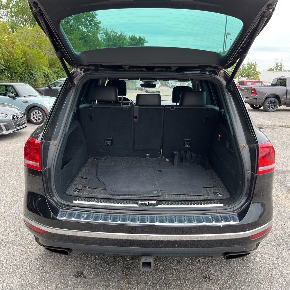 Used 2017 Volkswagen Touareg Wolfsburg Edition AWD/4WD image 14