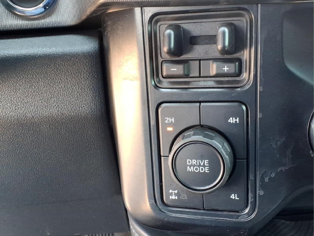 Used 2025 Ford F350 Platinum AWD/4WD image 14