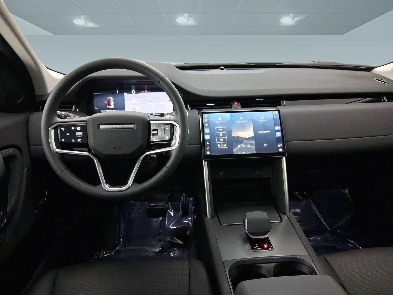 Used 2025 Land Rover Discovery Sport S image 4