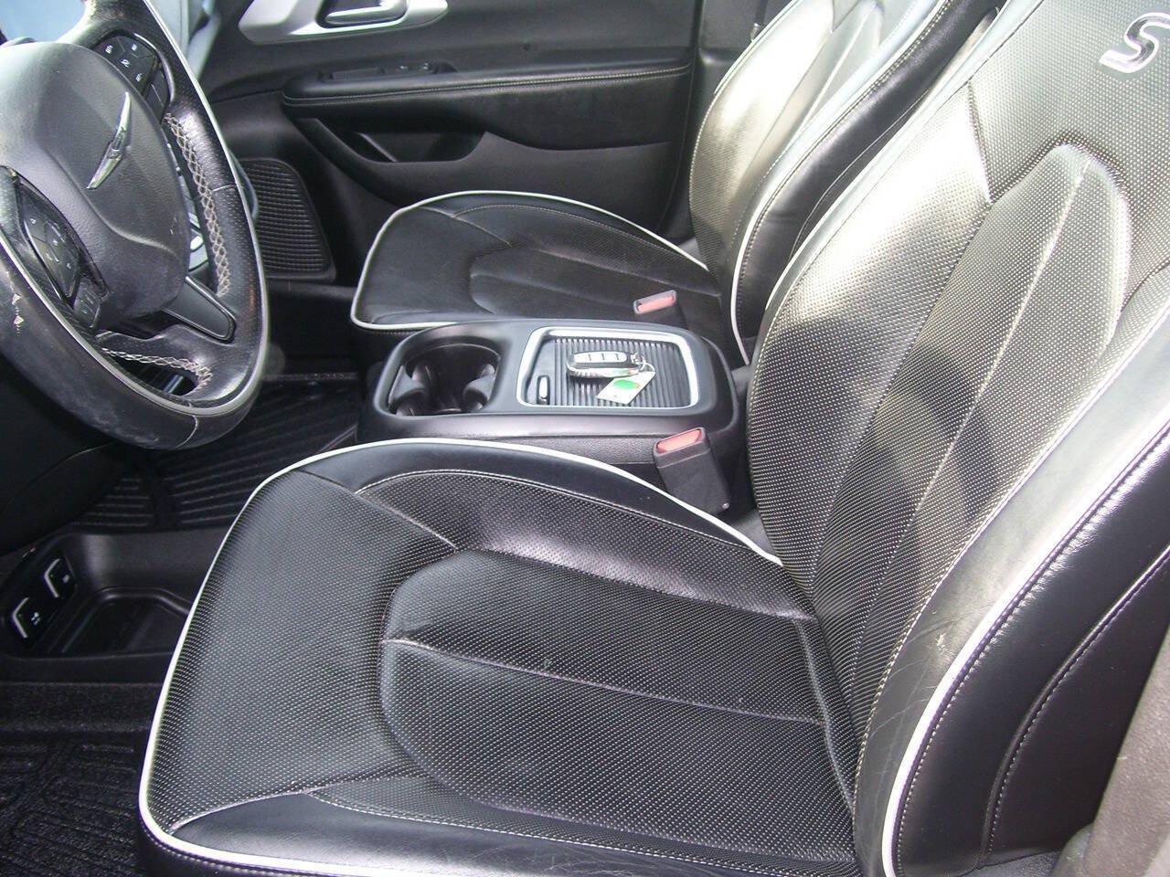 Used 2018 Chrysler Pacifica Limited w/ S Appearance Package FWD image 8