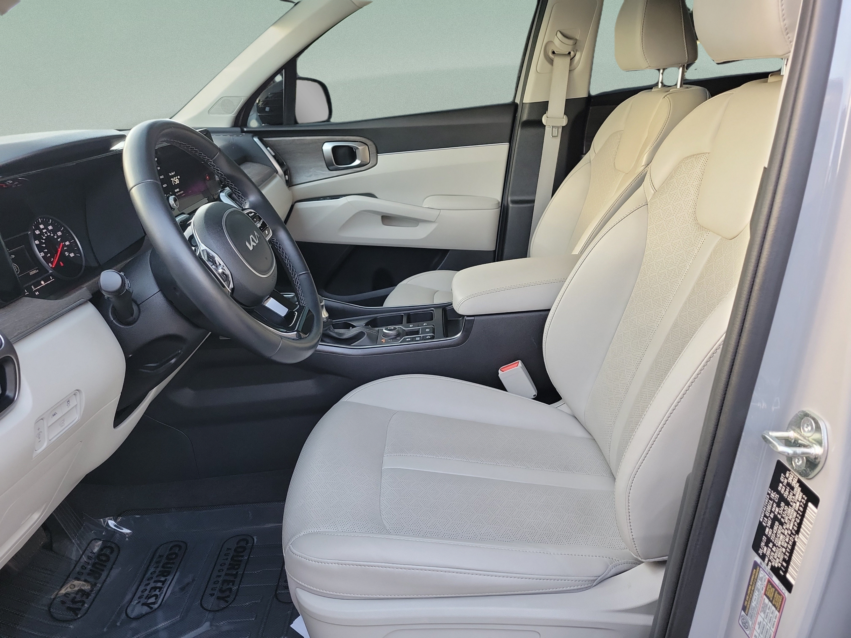 Certified 2023 Kia Sorento X-Line EX AWD/4WD image 16