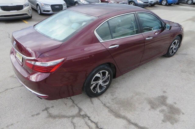 Used 2016 Honda Accord LX image 17