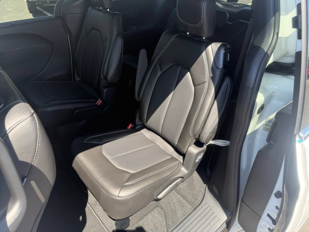 New 2027 Chrysler Pacifica Select w/ Family Tech Group FWD image 35
