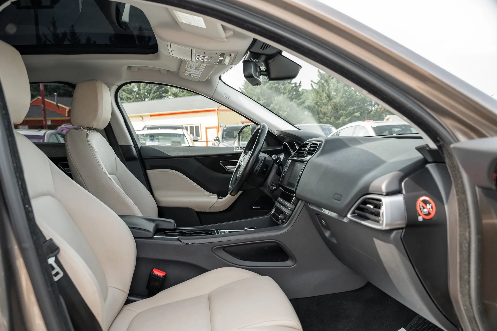 Used 2017 Jaguar F-PACE Premium AWD/4WD image 13